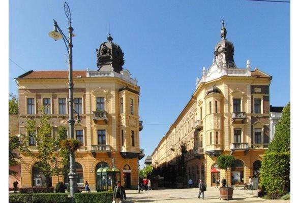 Ella Apartman Дебрецен Экстерьер фото